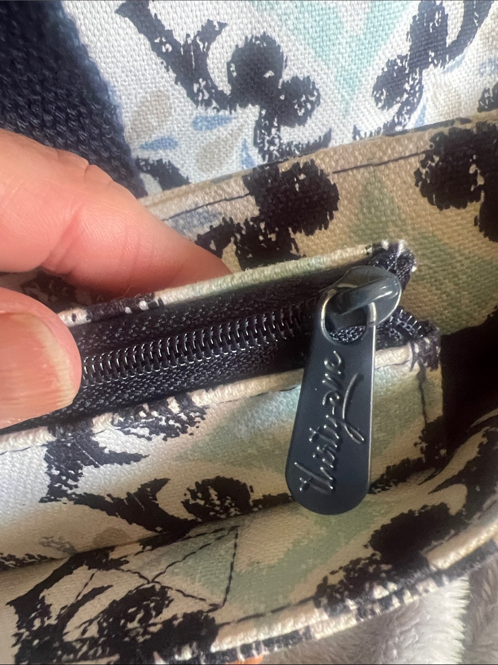 Thirty One Cloth Navy Blue/Blue/White/Tan/Aqua Shoulder Purse, new without tags - Picture 3 of 9